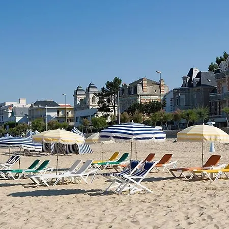 - Quartier Du Parc - Maison Typique De Bord De Avec Terrasse